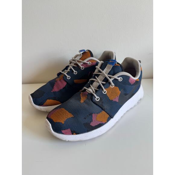 Nike Women’s Roshe One JCRD print Size 8.5 Colorblock - Picture 1 of 7